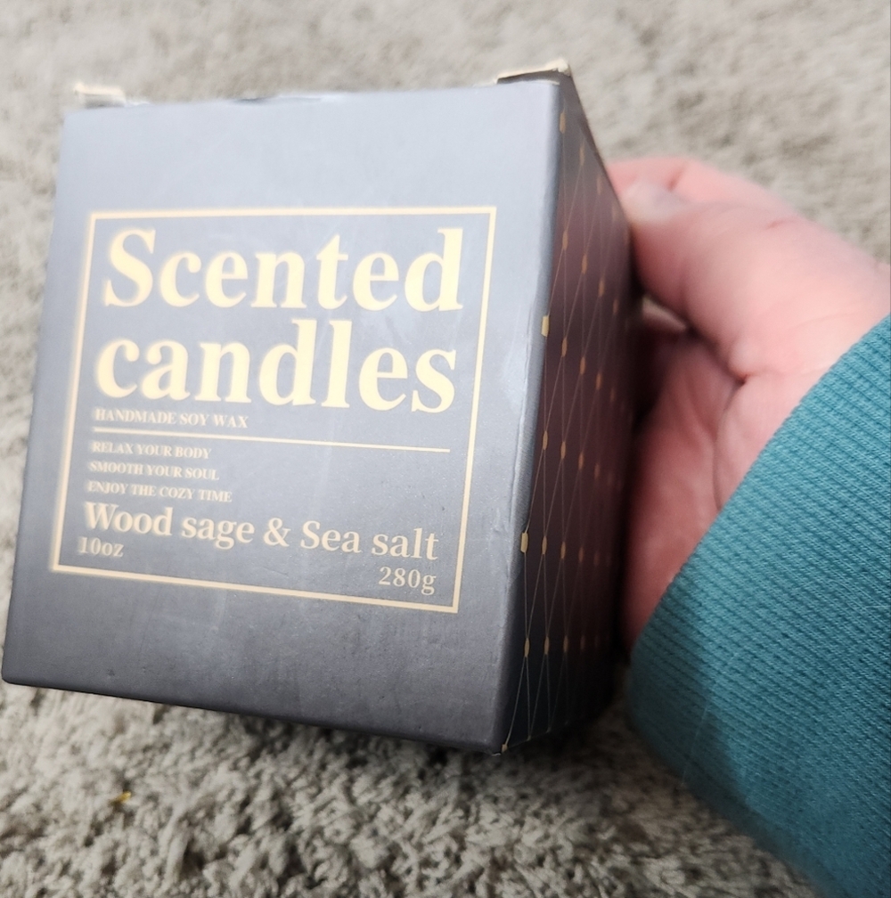 4 Assorted Candles - Picture 8 of 10